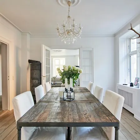 Luxury Central W. Balcony And Lake View Lejlighed